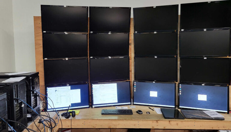 16 Monitor Array